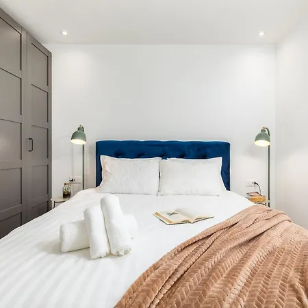 Travel Station Apartment