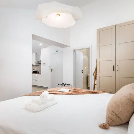 Travel Station Apartment *