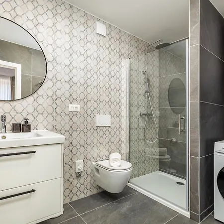 Travel Station Apartment *
