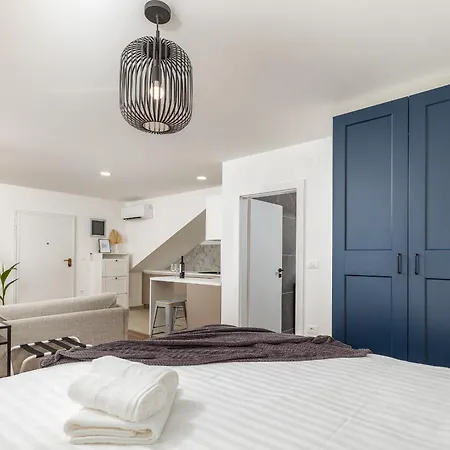 Travel Station Apartment