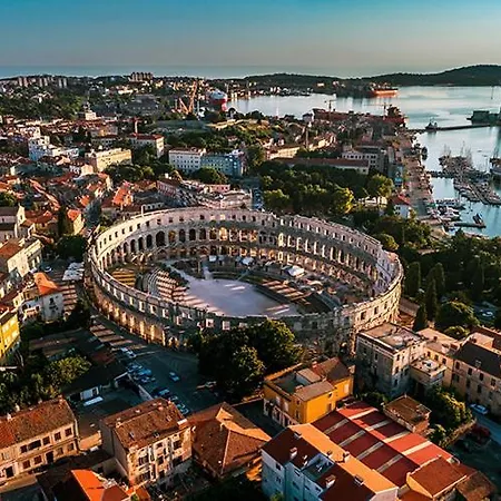 Apartment Travel Station Pula